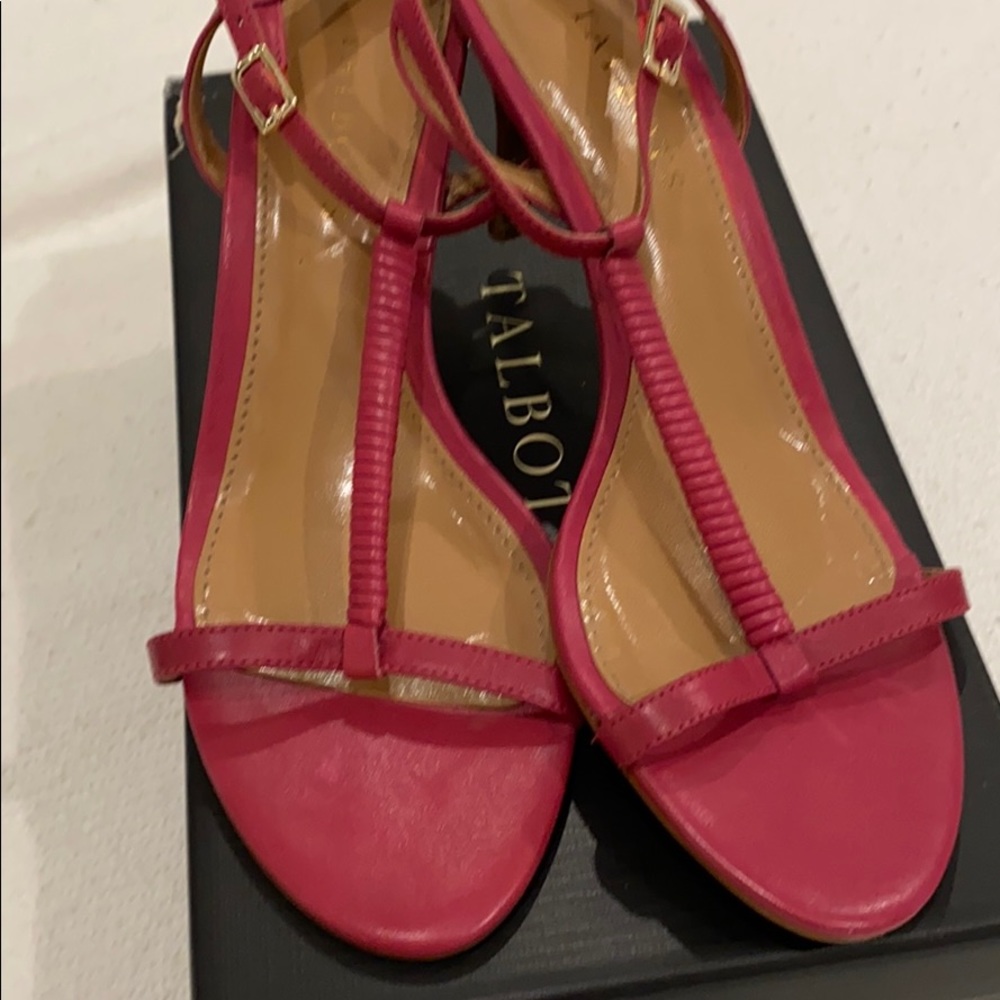 TALBOTS DARK PINK SANDALS